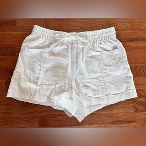 Universal Thread White Elastic Waist Pocket Jean Shorts